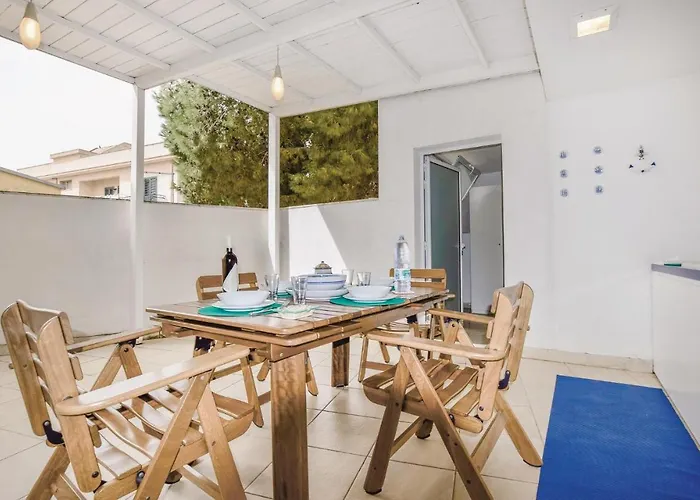 2 Bedroom Cozy In Feriehus Marina di Ragusa